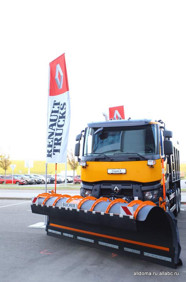 В коммунально-дорожном сегменте техники на COMTRANS 2019 был представлен Renault Trucks K 6x4!